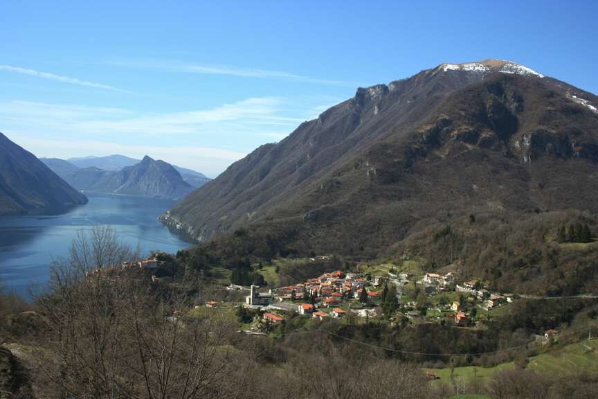 flats to rent home apartments to let self catering vacancy vacation Italy Lombardy Menaggio lake Como holiday rentals accommodation vacation apartment apartments house villa